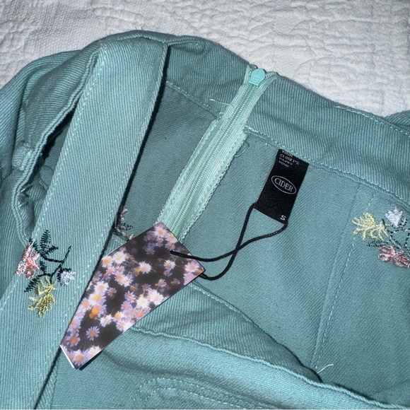 Floral Embroidery Pocket Romper NWT Cider Size Small Teal Blue Green 100% Cotton - Picture 3 of 12